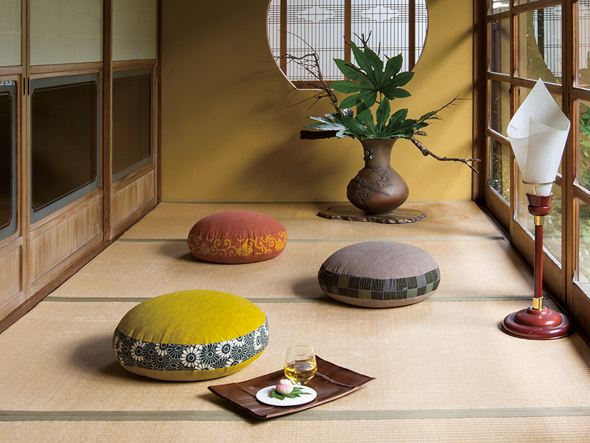 クッションをおいて和室らしいインテリアを