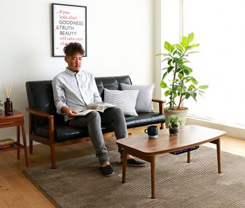 カフェスタイルみたいでおしゃれな折りたたみコタツ。二人暮らしの１LDKに。