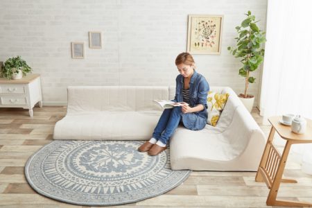 もっちりと柔らかいコーナーローソファ。二人暮らしにおすすめ