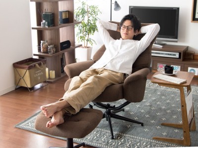 二人暮らしのインテリア、読書付きの為の椅子