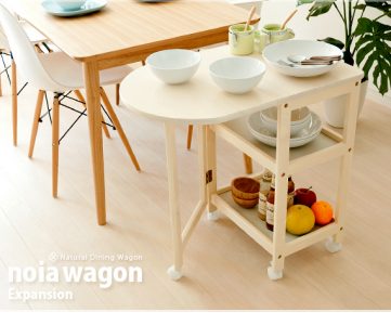 9畳10畳のリビングダイニングにサイドワゴンでダイニングテーブルを広々。