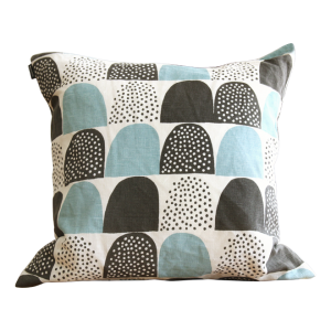 北欧ソファダイニングにクッション